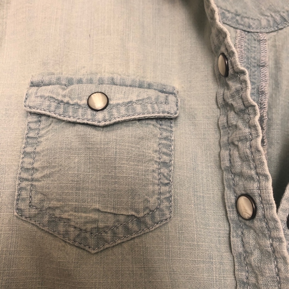 American Eagle Chambray Buttondown